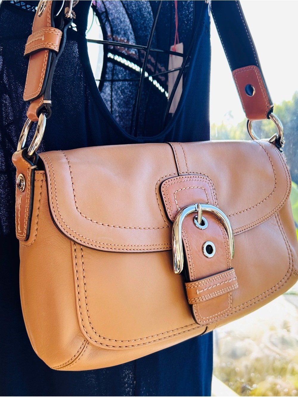 Coach Soho flap Shoulder Bag in Camel /Tan with Silver buckle Y2K Vintage EUC